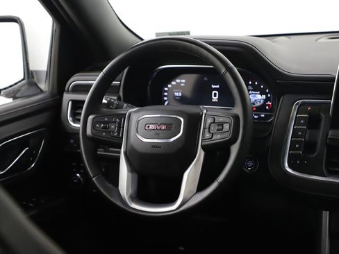 Used 2023 GMC Yukon XL SLT w/ SLT Premium Package image 16