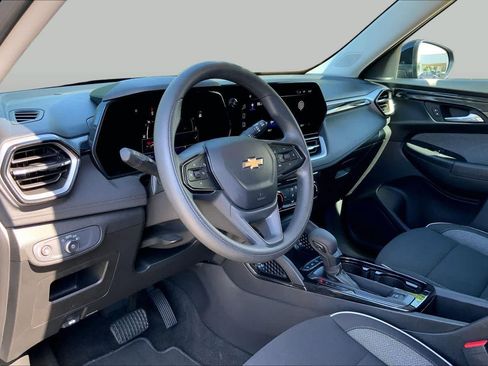 Used 2025 Chevrolet TrailBlazer LT FWD image 17