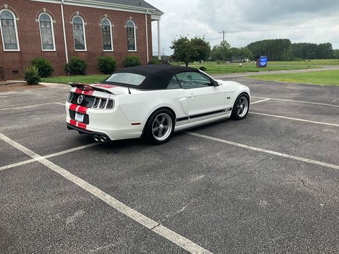 Used 2013 Ford Mustang GT Premium RWD image 9