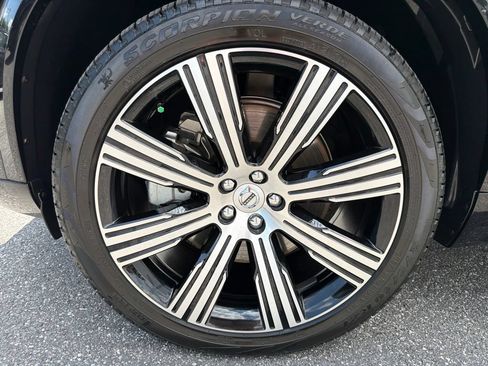 Used 2024 Volvo XC90 T8 Ultimate w/ Lounge Package AWD/4WD image 9