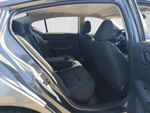 Used 2024 Nissan Altima 2.5 SV image 17