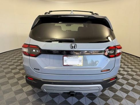 Used 2025 Honda Pilot TrailSport image 5