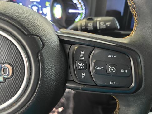 Used 2024 Jeep Wrangler Unlimited w/ Convenience Group AWD/4WD image 14