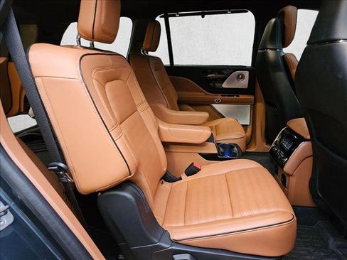 Used 2023 Lincoln Aviator Black Label w/ Dynamic Handling Package image 18