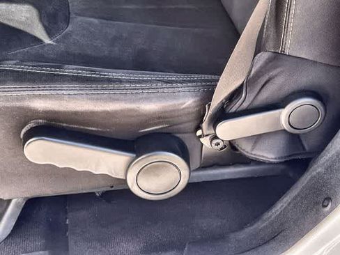 Used 2018 Jeep Wrangler Unlimited Sahara w/ Connectivity Group image 30