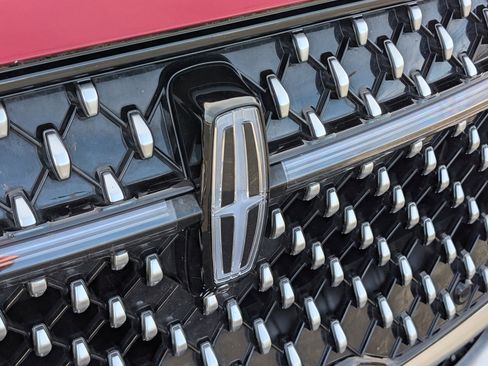 Used 2024 Lincoln Nautilus Reserve image 6