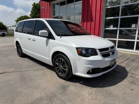 Used 2019 Dodge Grand Caravan GT FWD image 2