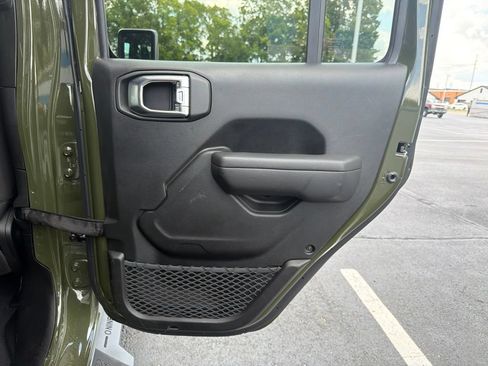 Used 2022 Jeep Wrangler Unlimited Rubicon 4xe AWD/4WD image 23