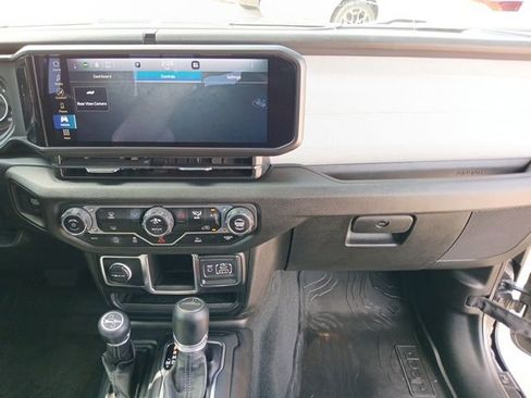 Used 2024 Jeep Gladiator Sport image 17