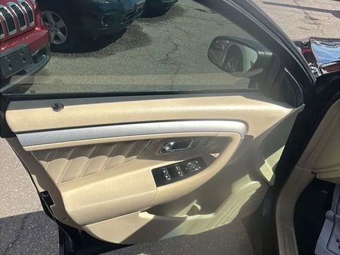 Used 2018 Ford Taurus SE image 16