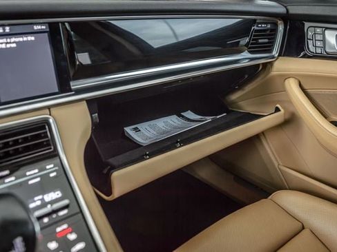 Used 2018 Porsche Panamera 4 image 34