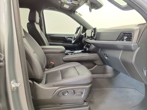 Used 2025 Chevrolet Tahoe Z71 AWD/4WD image 18