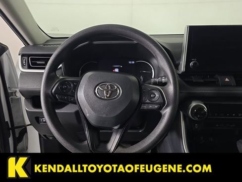 Used 2025 Toyota RAV4 XLE AWD/4WD image 10