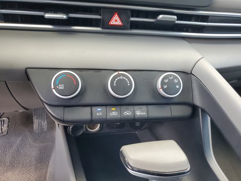 Used 2024 Hyundai Elantra SE image 22