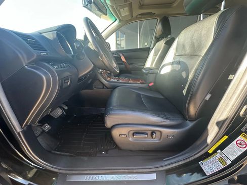 Used 2013 Toyota Highlander Limited image 10