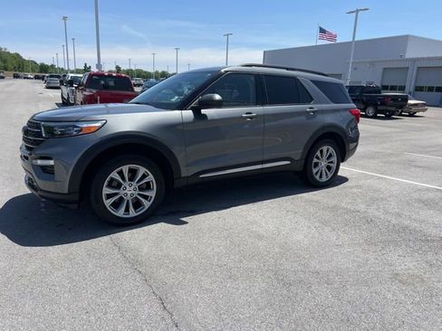 Used 2023 Ford Explorer XLT w/ Equipment Group 202A AWD/4WD image 2