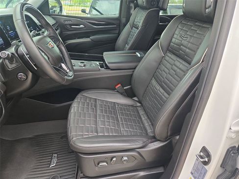 Used 2024 Cadillac Escalade V AWD/4WD image 28