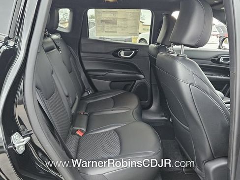 New 2026 Jeep Compass Latitude image 14