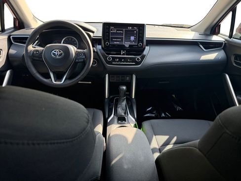 Used 2022 Toyota Corolla Cross LE w/ Moonroof Package FWD image 10