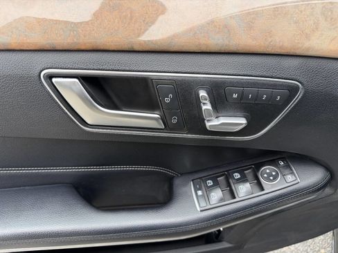 Used 2014 Mercedes-Benz E 350 4MATIC Sedan image 29