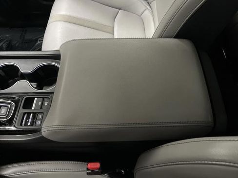 Used 2024 Honda Pilot Touring image 21