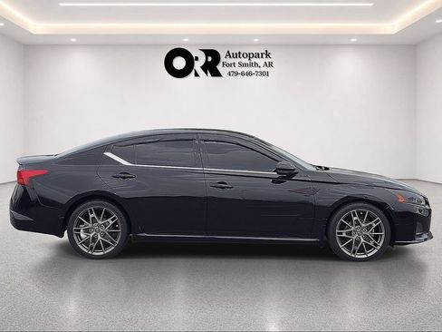 Used 2023 Nissan Altima 2.0 SR FWD image 6
