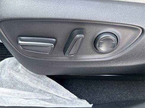 New 2025 Toyota RAV4 XLE w/ Convenience Package image 15