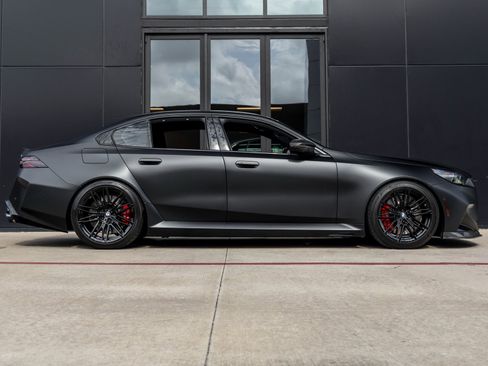 Used 2025 BMW M5 w/ Carbon Package image 10
