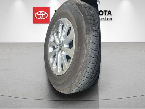Used 2025 Toyota Grand Highlander AWD image 8