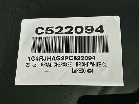 Used 2023 Jeep Grand Cherokee Laredo AWD/4WD image 22