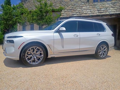 Used 2024 BMW X7 xDrive40i w/ Executive Package AWD/4WD image 4