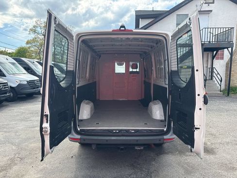 Used 2021 Mercedes-Benz Sprinter 1500 w/ Premium Package image 26