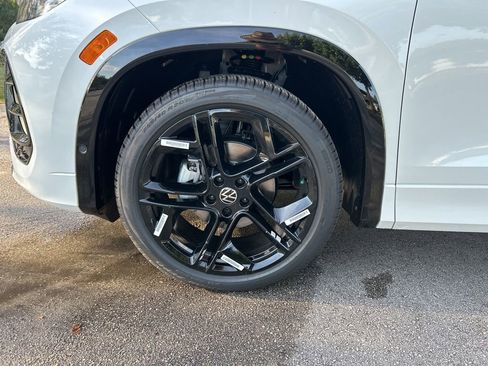 New 2026 Volkswagen Tiguan SE R-Line FWD image 53