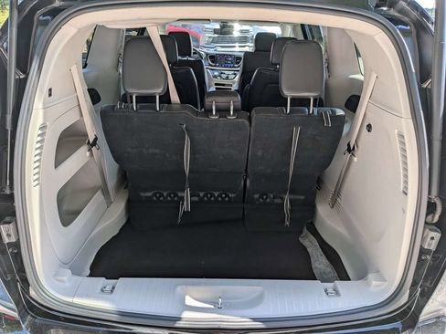 Used 2024 Chrysler Pacifica Touring-L FWD image 13
