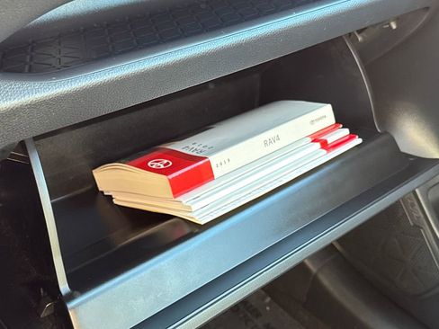 Used 2019 Toyota RAV4 XLE image 33