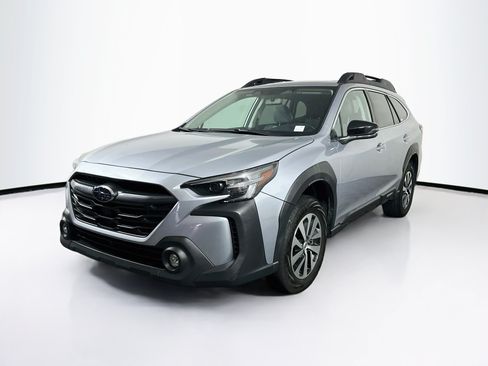 Used 2024 Subaru Outback Premium AWD/4WD image 3