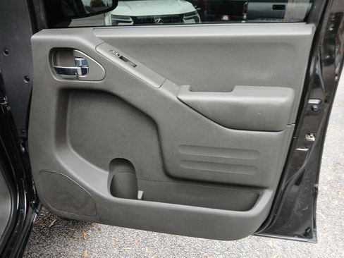 Used 2017 Nissan Frontier SV w/ SV Value Truck Package image 13