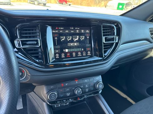 Used 2024 Dodge Durango SXT w/ 3rd Row Seating Group image 27