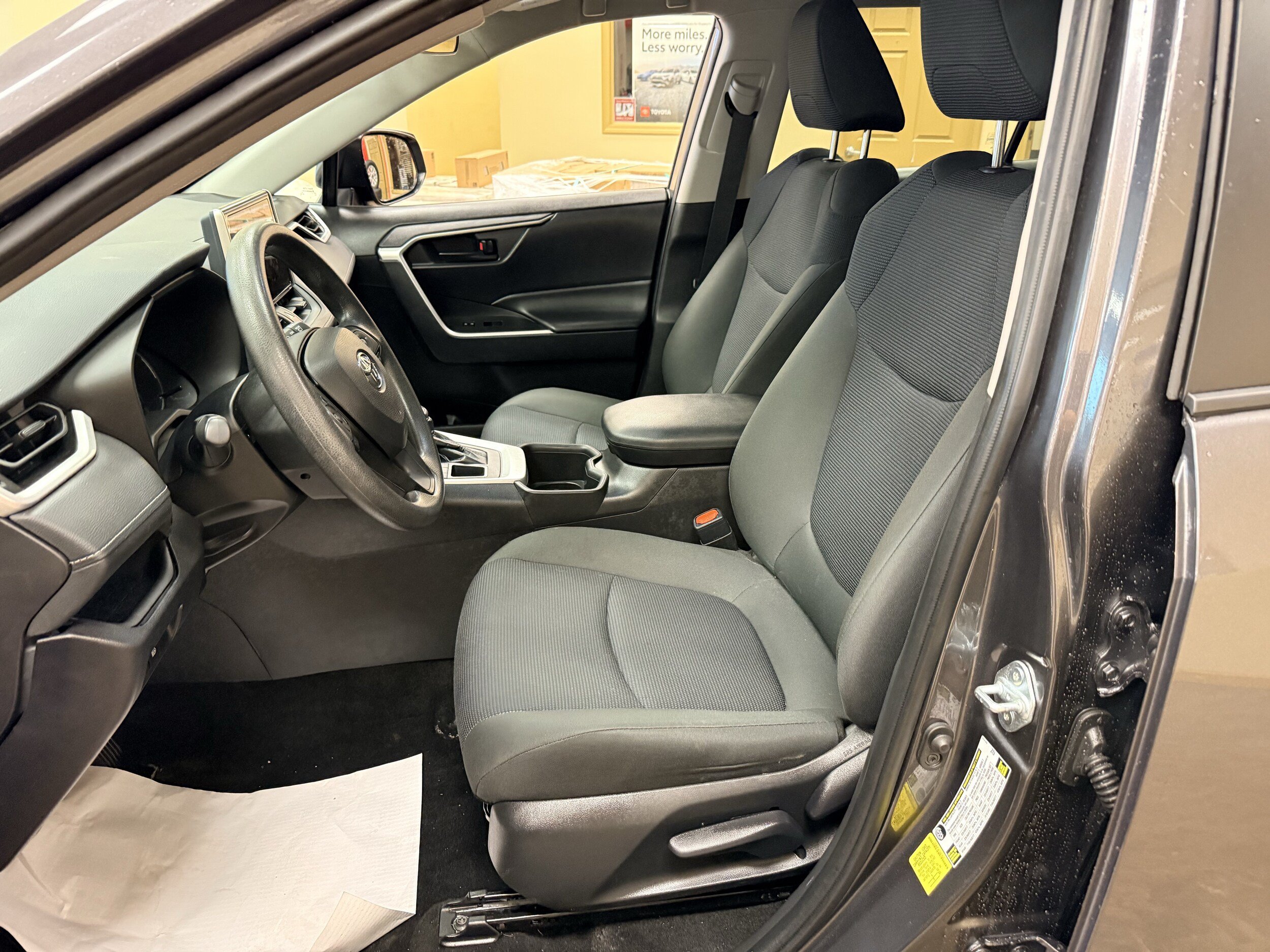 Used 2024 Toyota RAV4 LE AWD/4WD image 5