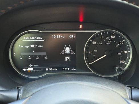 Used 2020 Nissan Kicks SR w/ SR Premium Package FWD image 23