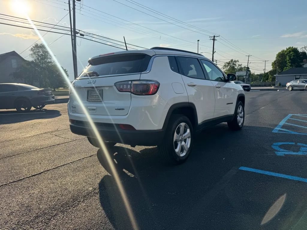 Used 2018 Jeep Compass Latitude w/ Cold Weather Group AWD/4WD image 3