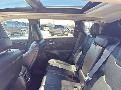 Used 2020 Jeep Cherokee Limited AWD/4WD image 34