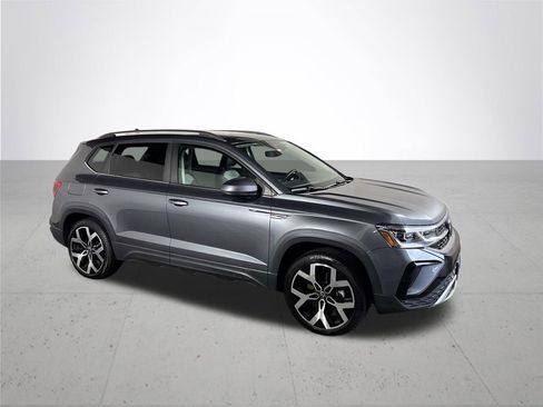 Certified 2023 Volkswagen Taos SEL AWD/4WD image 4