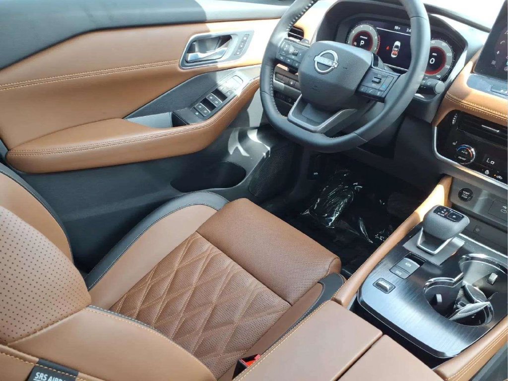 Certified 2025 Nissan Rogue Platinum FWD image 20