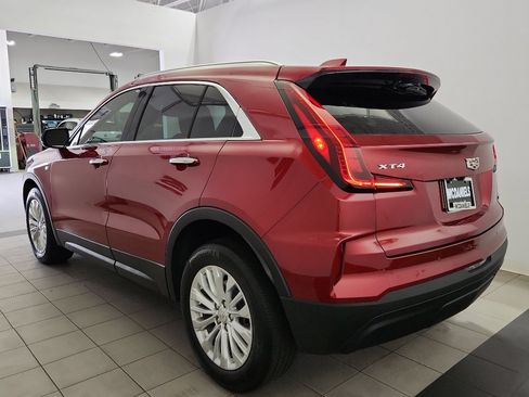 Used 2024 Cadillac XT4 Luxury w/ Cold Weather Package image 5