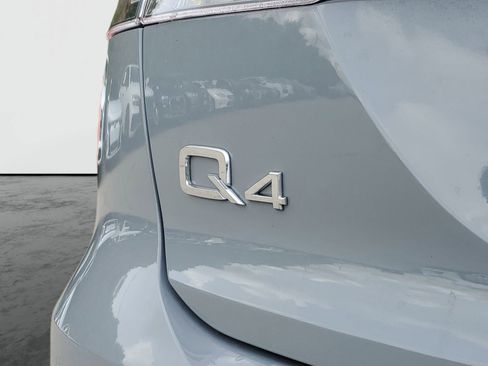 Used 2024 Audi Q4 e-tron Prestige image 6