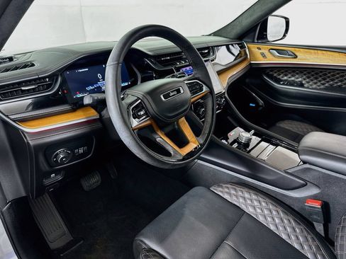 Used 2025 Jeep Grand Cherokee Summit w/ Adv Protech Group IV AWD/4WD image 9
