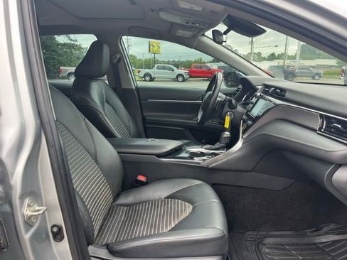 Used 2020 Toyota Camry SE FWD image 11