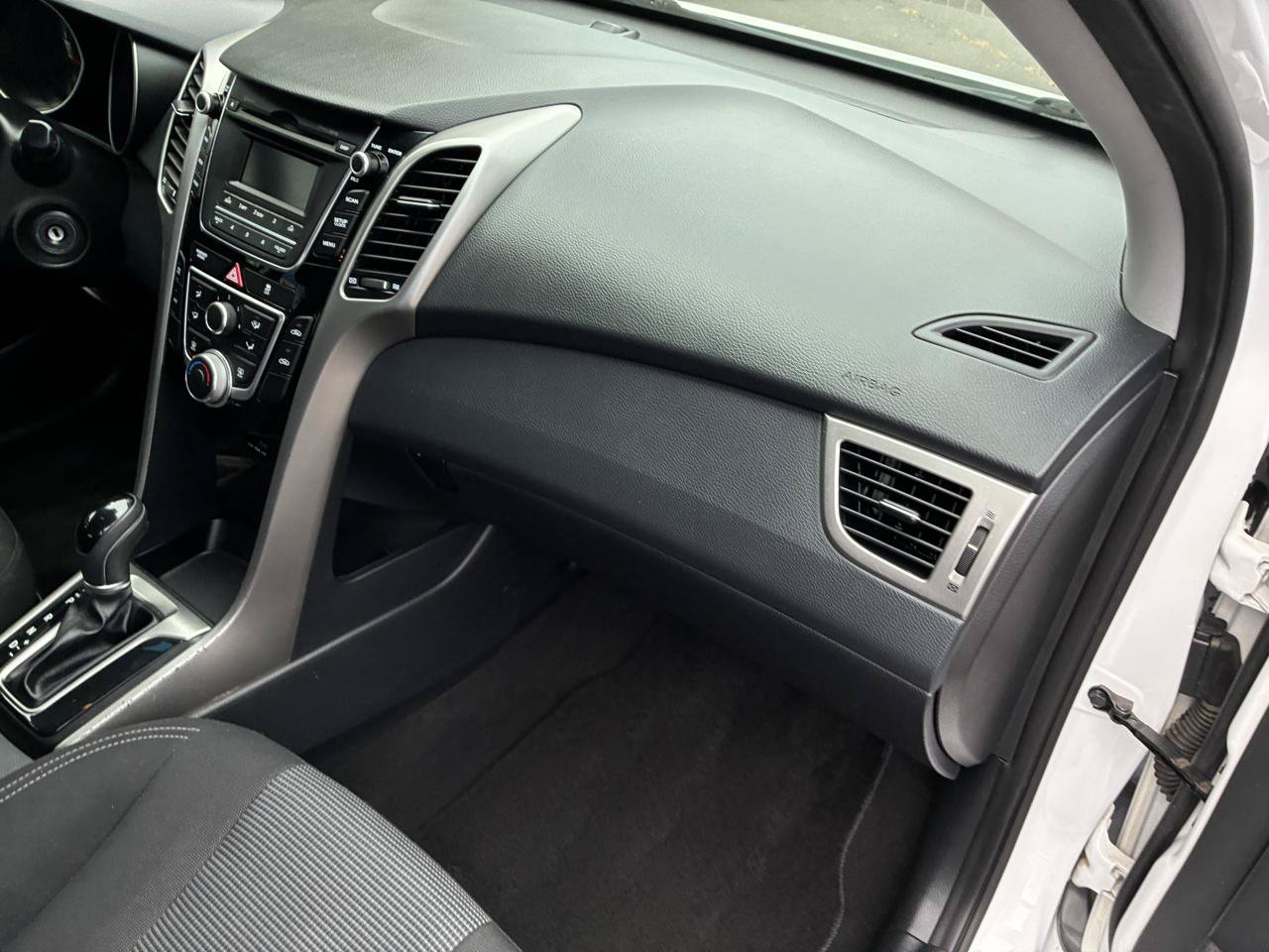 Used 2017 Hyundai Elantra GT FWD image 16