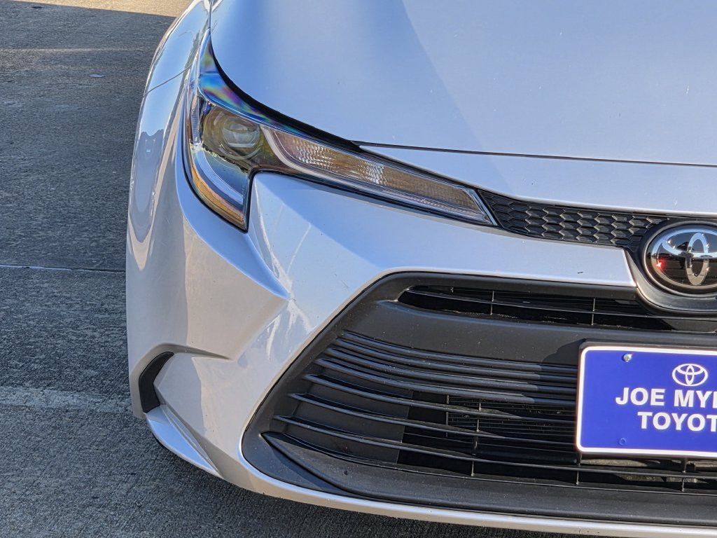 Used 2025 Toyota Corolla LE FWD image 5